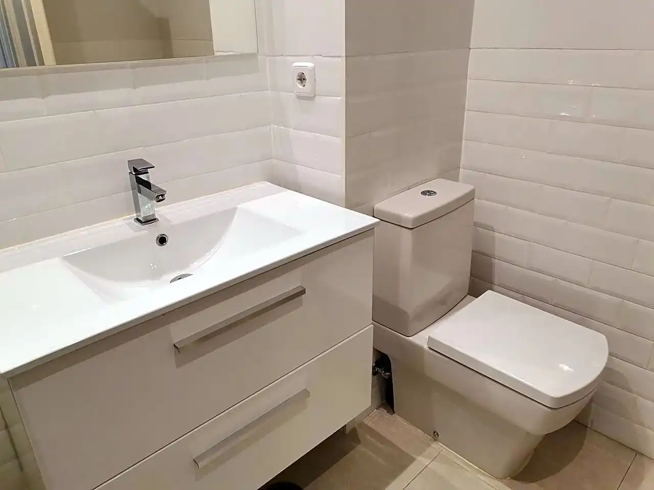 Badezimmer von Wohnung zur Miete in Madrid mit Klimaanlage, Heizung und Gemeinschaftspool