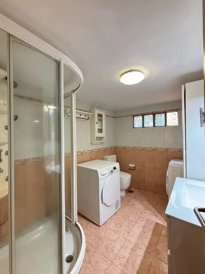 Baño de Casa adosada en venta en Rianxo con Calefacción, Trastero y Amueblado