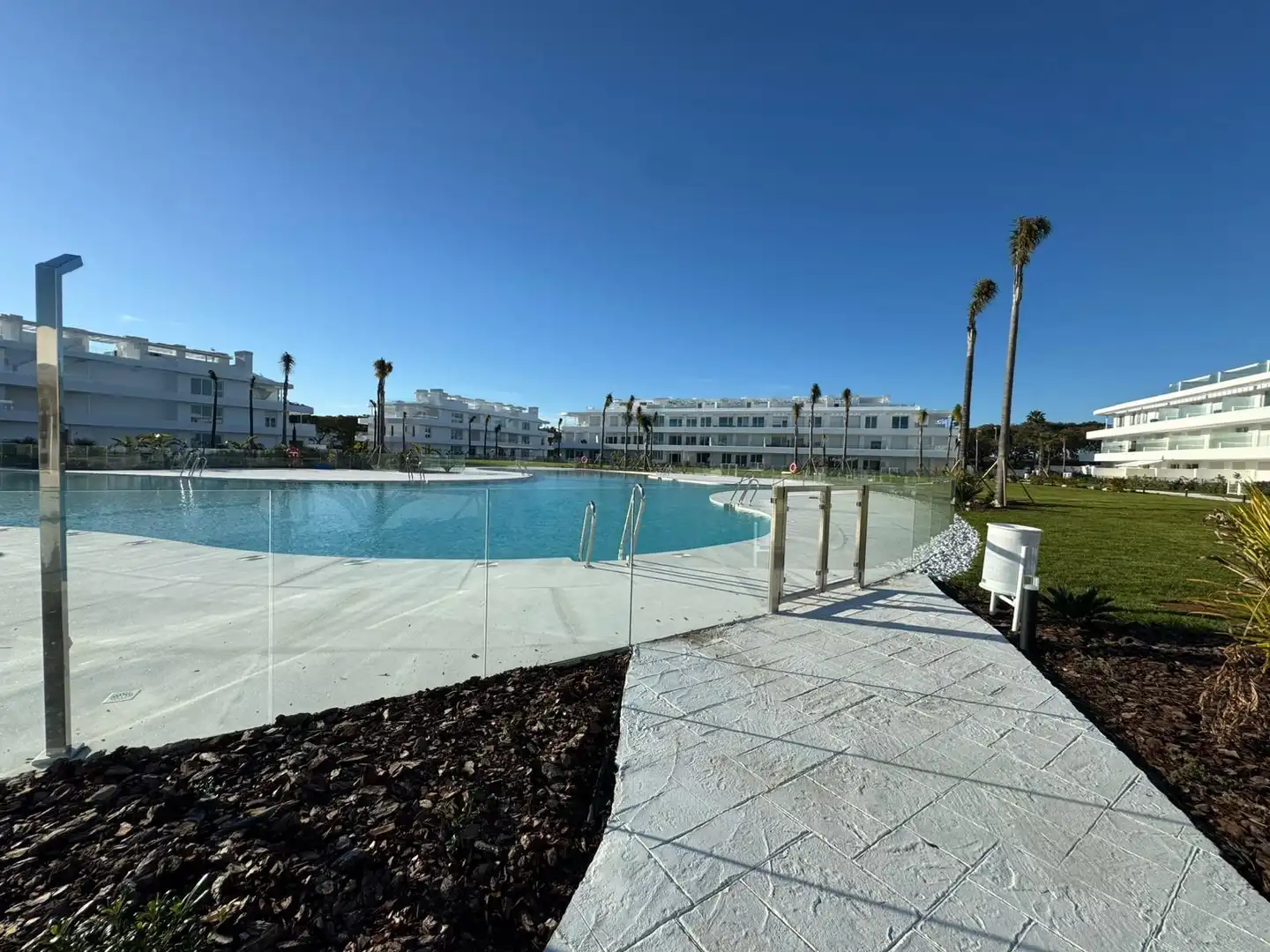 Piscina de Apartamento en venta en Chipiona con Terraza, Balcón y Piscina comunitaria