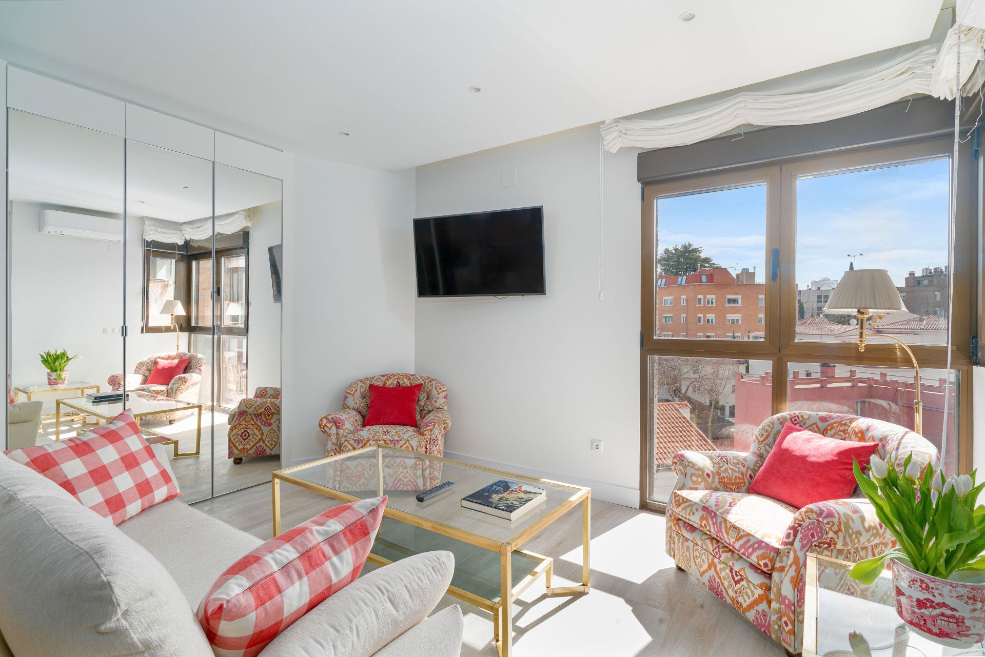Sala d'estar de Estudi de lloguer en  Madrid Capital amb Aire condicionat, Calefacció i Moblat