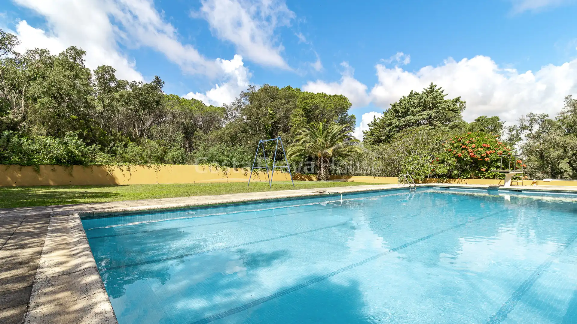 Piscina de Finca rústica en venda en Sant Feliu de Guíxols amb Aire condicionat, Calefacció i Jardí privat