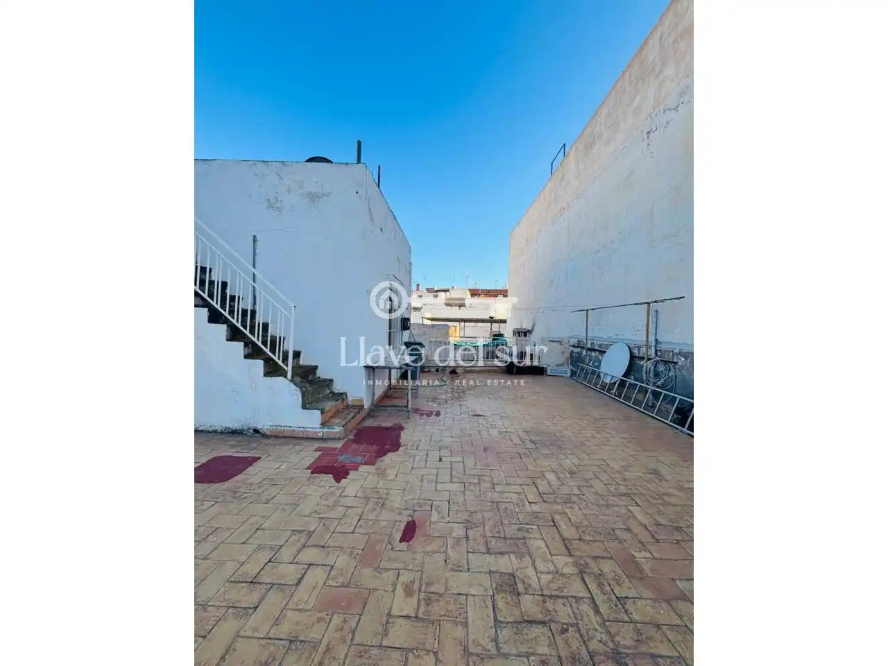 Außenansicht von Wohnung zum Verkauf in Águilas mit Terrasse, Abstellraum und Balkon