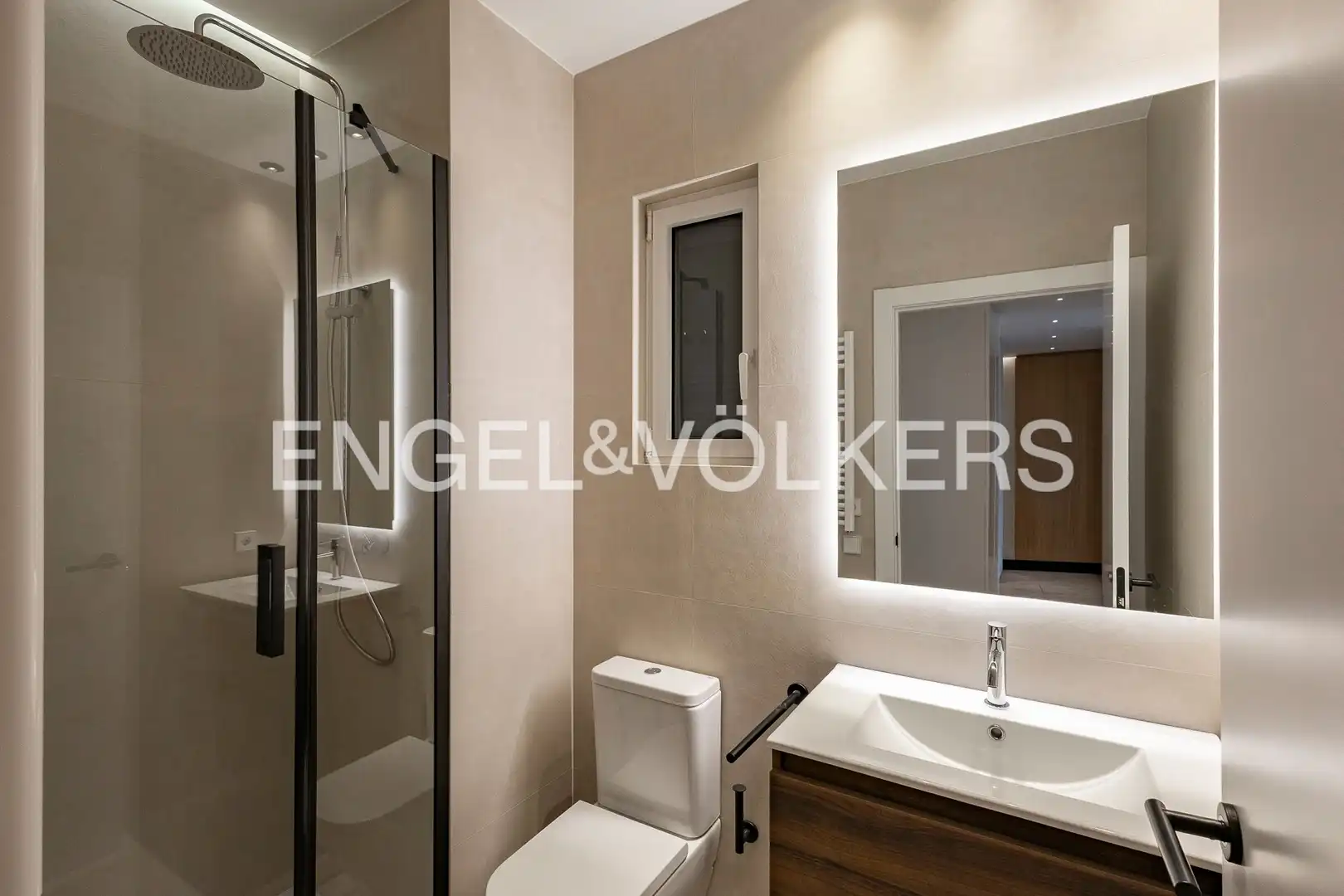 Bathroom of Flat for sale in Barcelona  with Air Conditioner, Heating and Parquet flooring