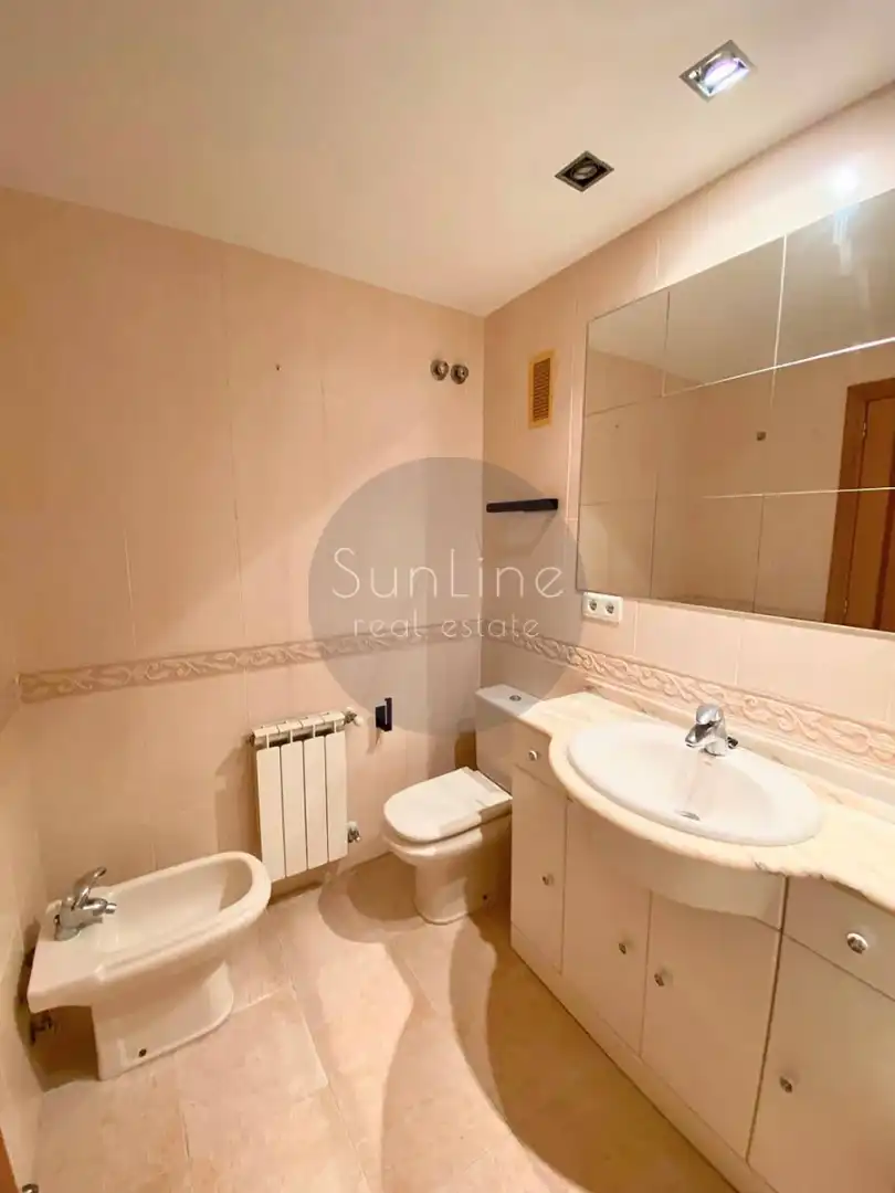 Bathroom of Flat for rent in Valencia  with Air Conditioner, Terrace and Storage room