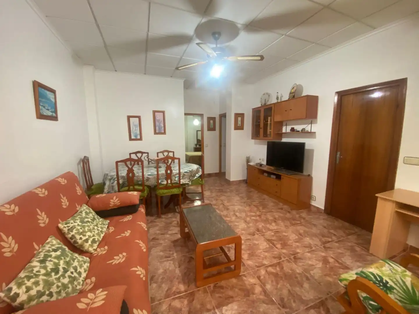 Sala d'estar de Casa o xalet de lloguer en Águilas amb Aire condicionat i Moblat
