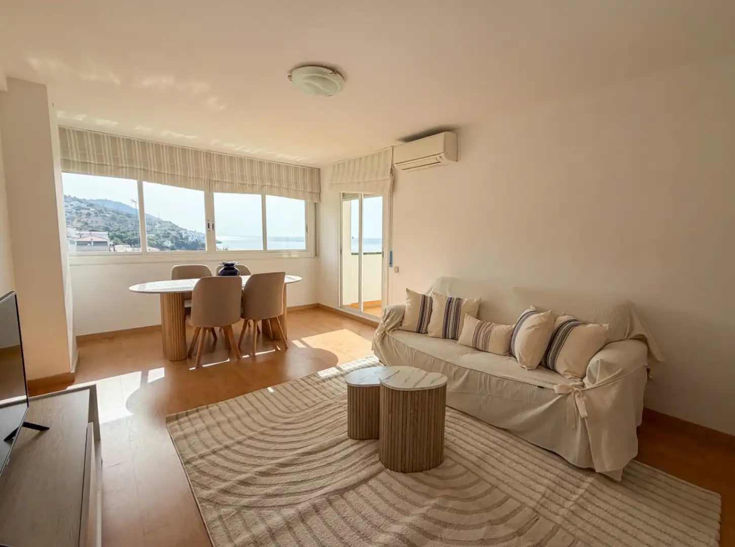 Sala d'estar de Pis en venda en Sitges amb Aire condicionat, Calefacció i Jardí privat