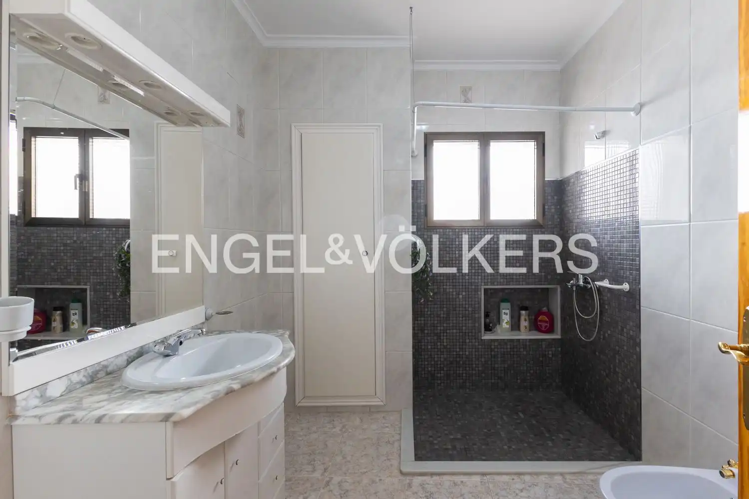 Bathroom of Houses for sale in Villanueva de Castellón  with Heating and Private garden
