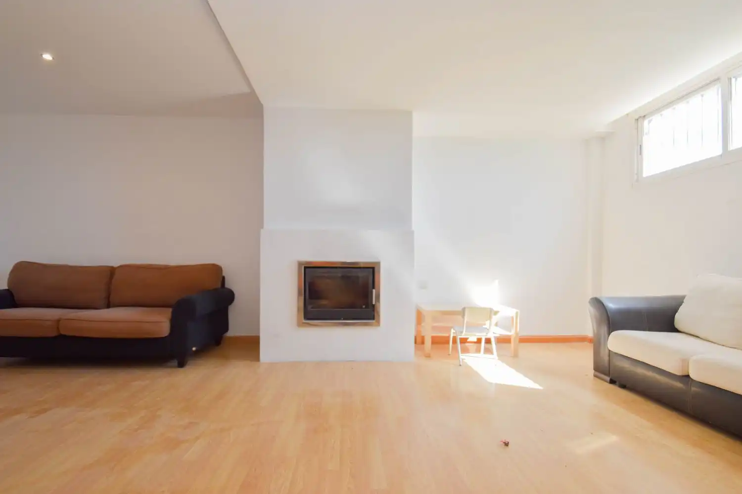 Sala d'estar de Casa adosada en venda en Las Gabias amb Terrassa i Piscina comunitària