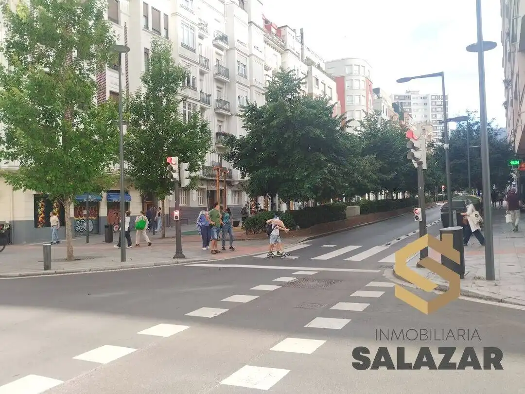 Gewerbefläche zur Miete in Pérez Galdós Kalea