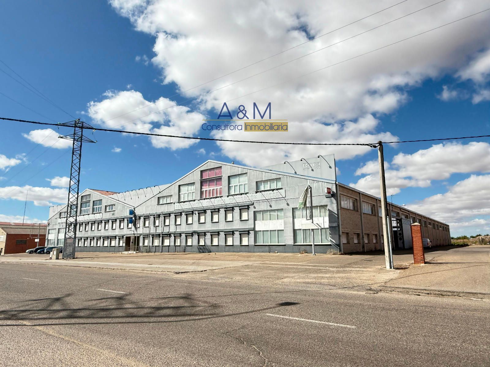 Vista exterior de Nau industrial de lloguer en Medina del Campo amb Alarma