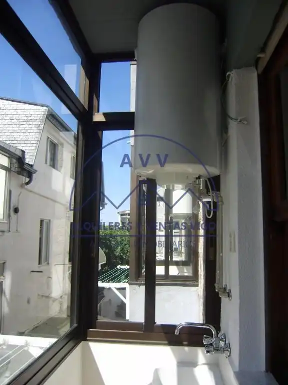 Vista exterior de Piso de alquiler en Vigo  con Parquet