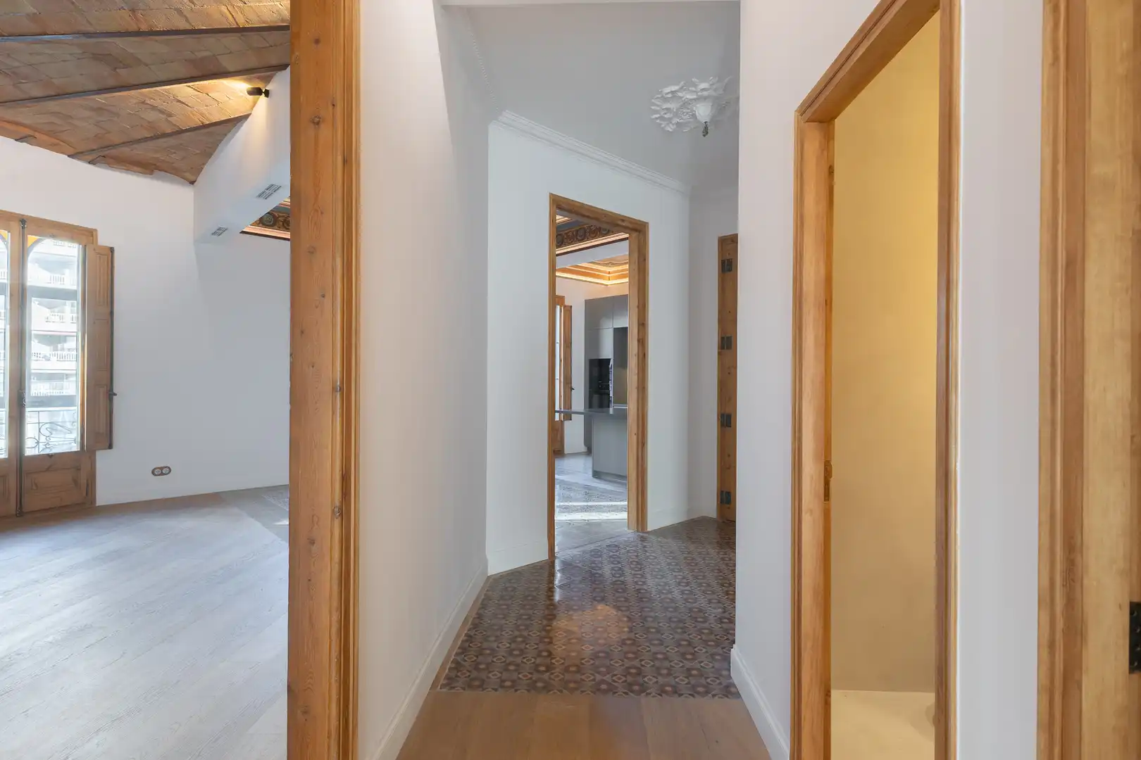 Wohnung zum Verkauf in Barcelona mit Klimaanlage, Heizung und Balkon