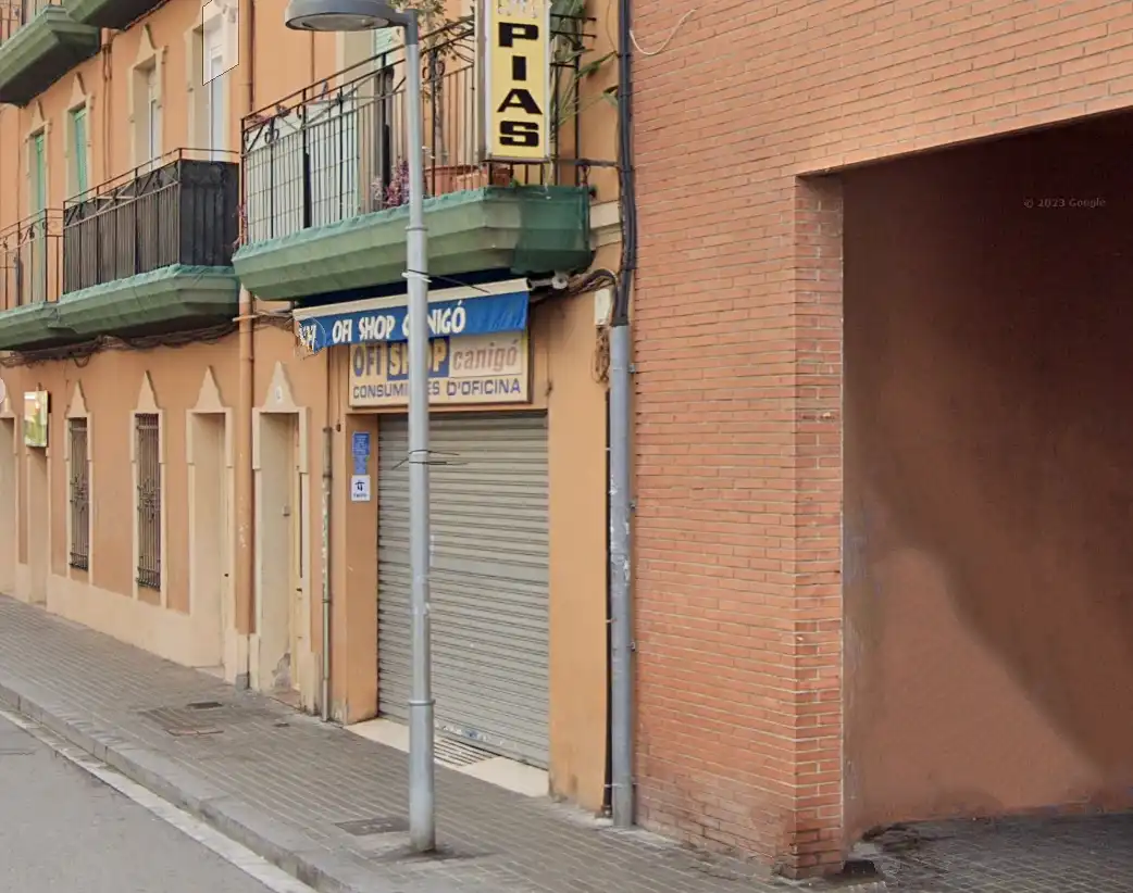 Local comercial de lloguer a Carrer de Mossèn Cinto Verdaguer, imagen 2
