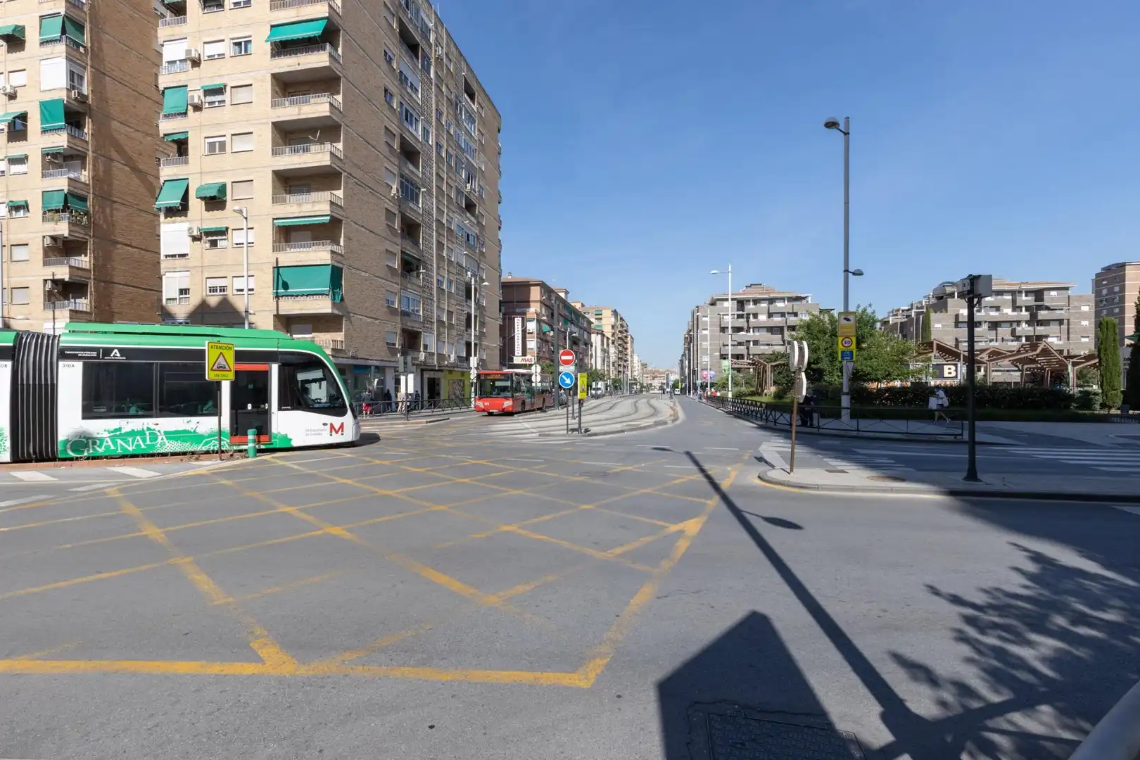 Vista exterior de Piso en venta en Granada con Terraza, Amueblado y Balcón