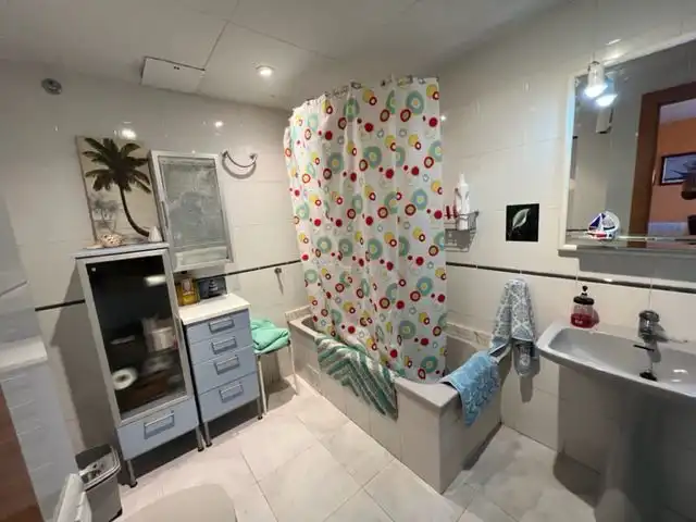 Bany de Apartament en venda en La Ràpita amb Terrassa, Traster i Piscina comunitària