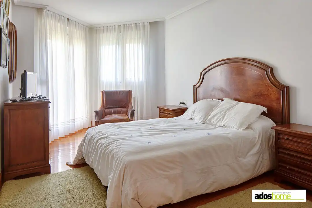 Habitación de Casa adosada en venta en Zarautz con Calefacción