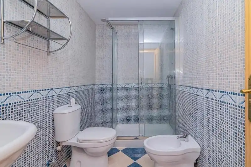Baño de Piso en venta en La Zubia con Amueblado