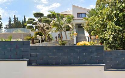 Vista exterior de Casa o xalet de lloguer en Castelldefels amb Aire condicionat, Terrassa i Piscina