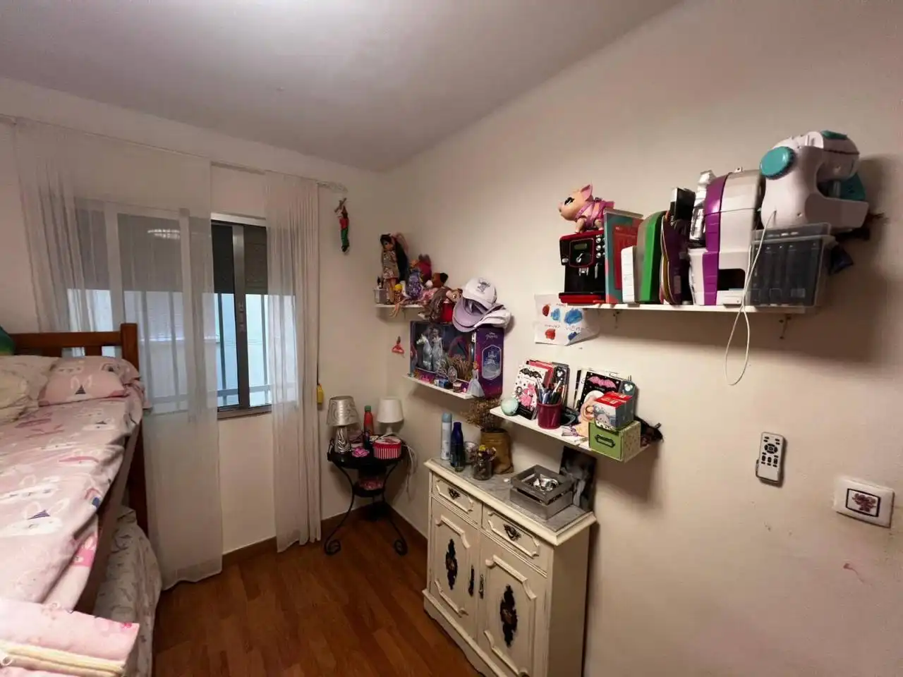 Bedroom of Flat for sale in Sevilla  with Air Conditioner and Heating