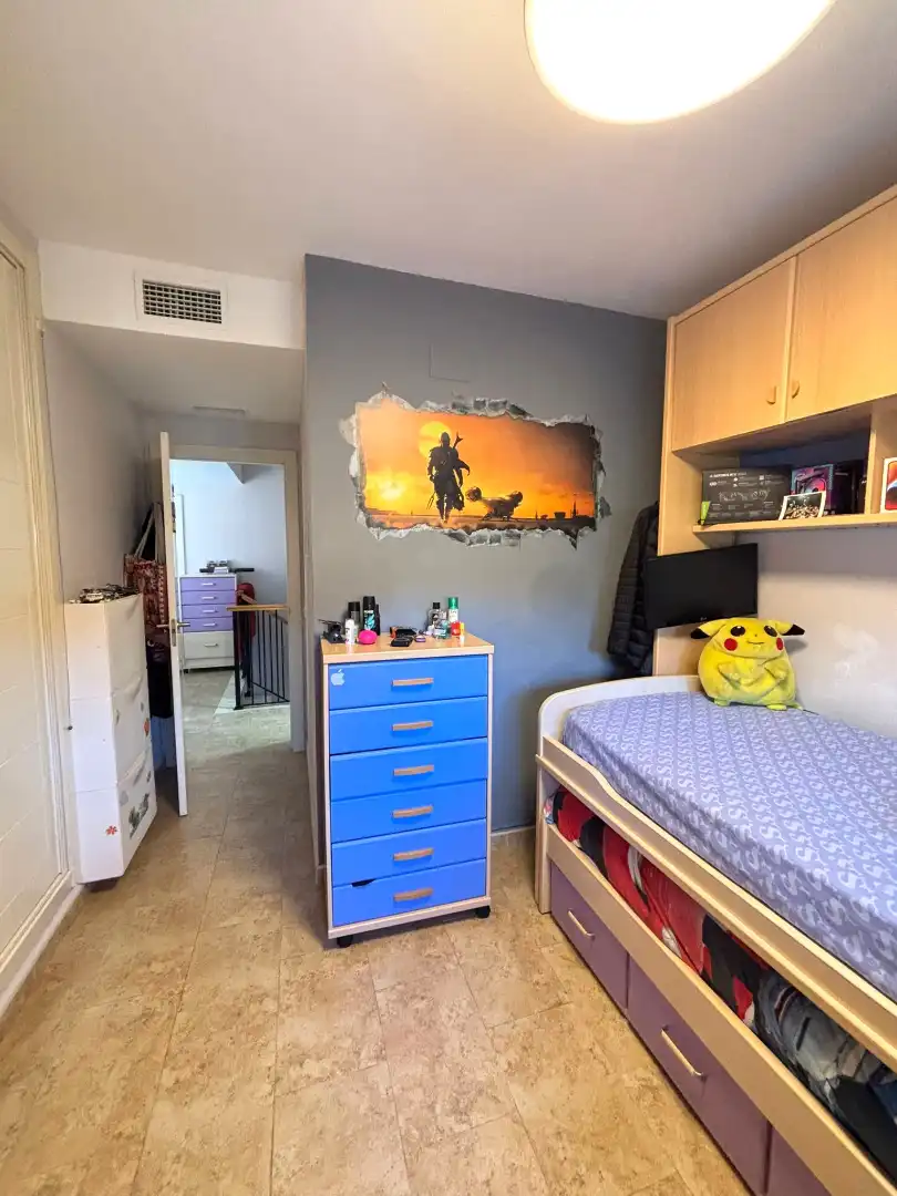 Habitación de Casa adosada en venta en Alhaurín de la Torre con Aire acondicionado, Calefacción y Jardín privado