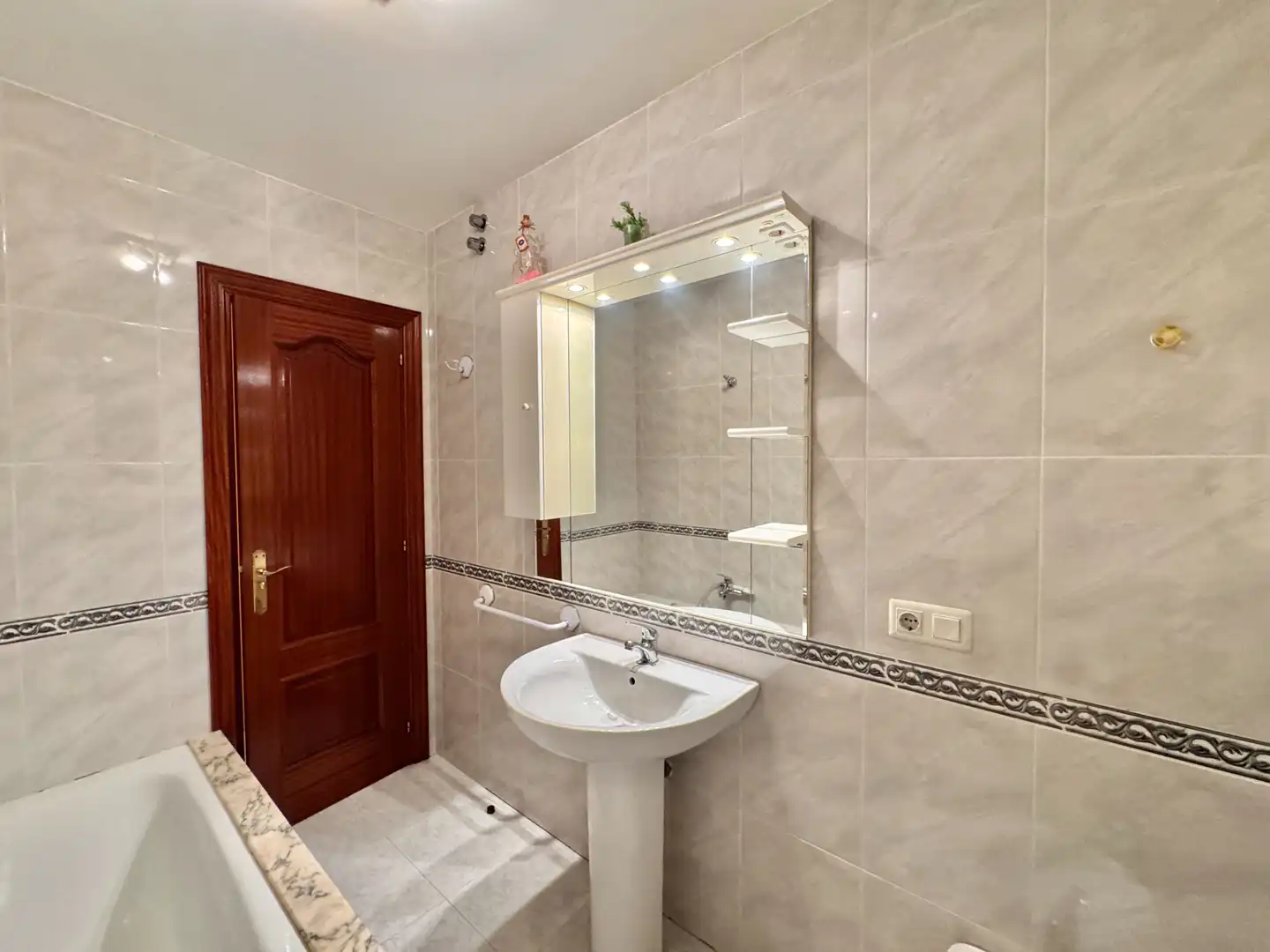 Baño de Piso en venta en Arteixo con Parquet, Amueblado y Horno