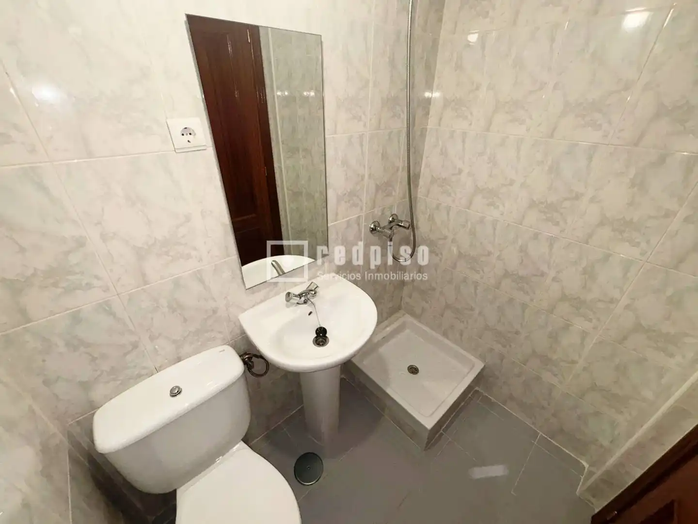 Bany de Pis en venda en Guadalajara amb Calefacció, Parquet i Moblat