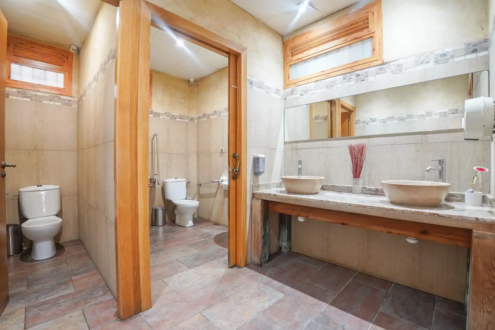 Business premises for sale in Carrer de Montserrat Caballé, imagen 27