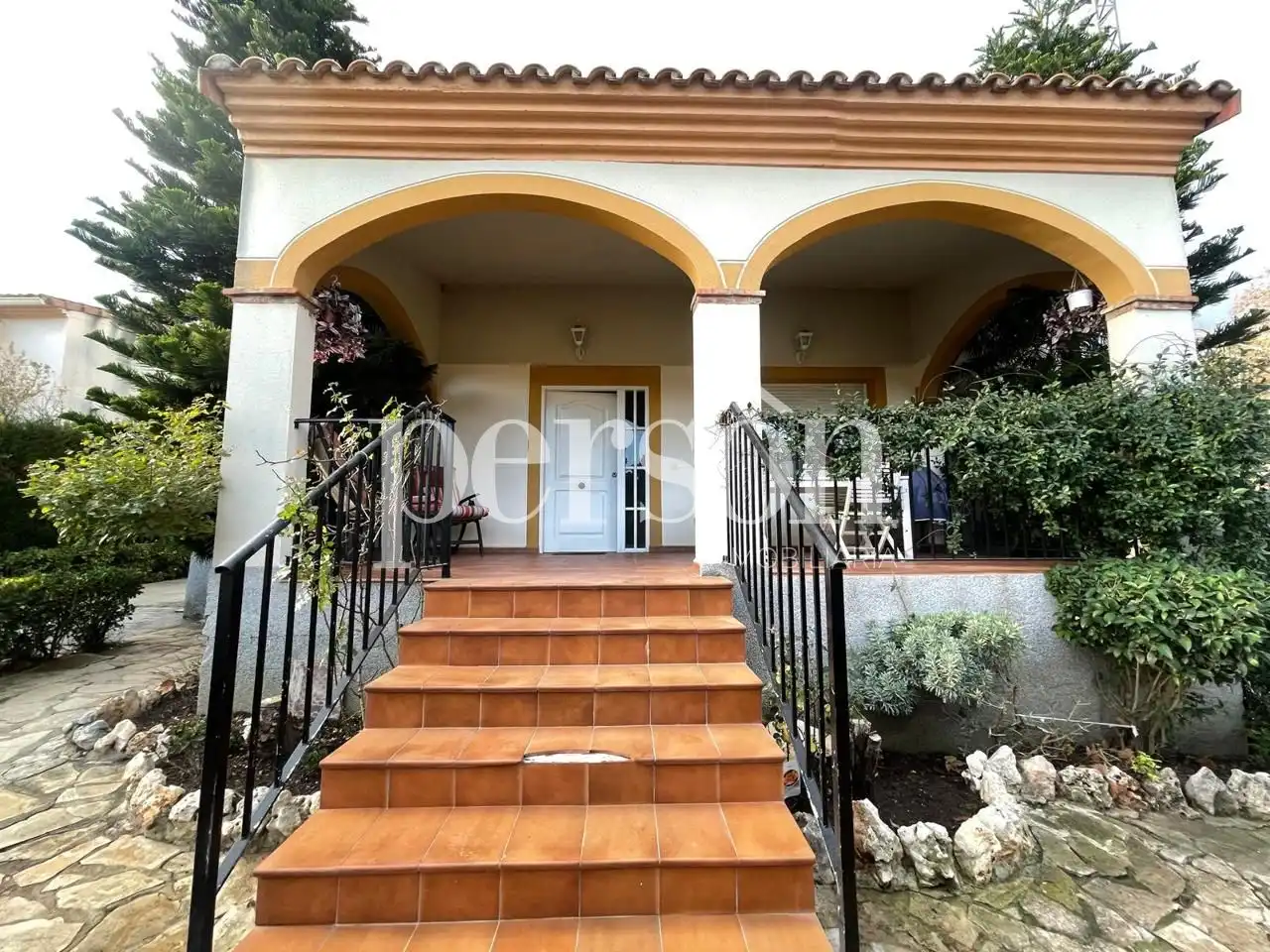 Vista exterior de Casa o xalet en venda en Godelleta amb Terrassa i Piscina