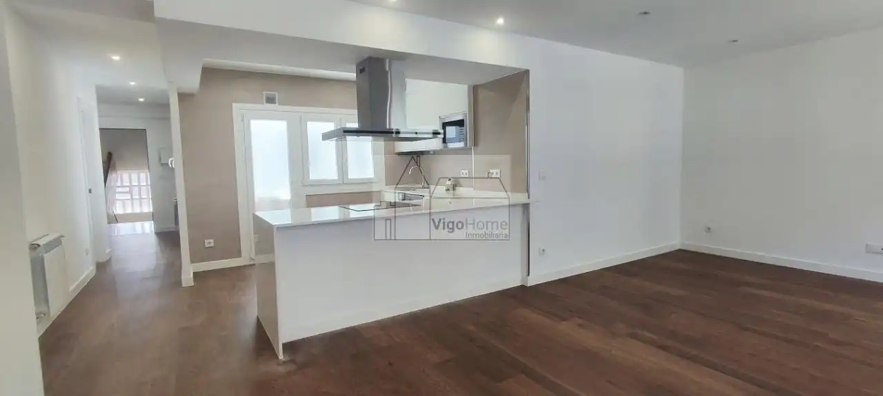 Kitchen of Flat for rent in Vigo   with Heating and Storage room