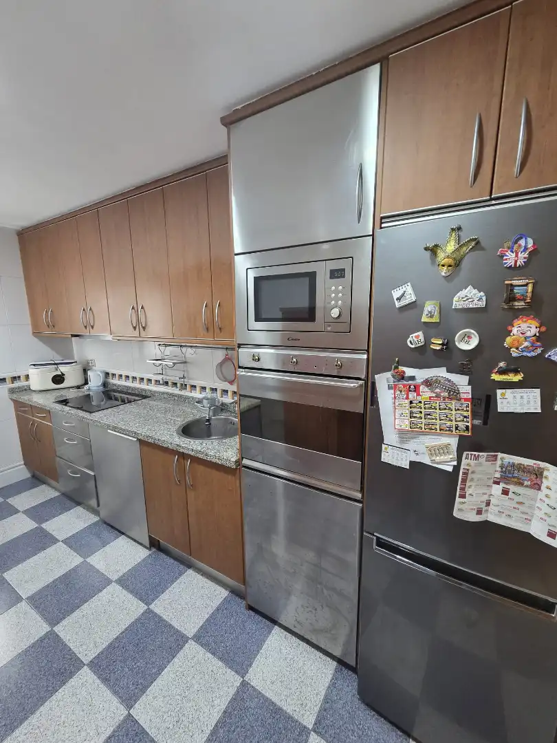 Cocina de Piso en venta en Gijón  con Calefacción, Jardín privado y Parquet