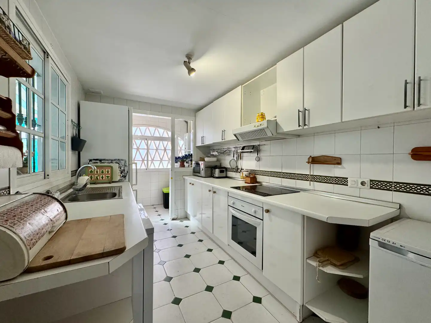 Kitchen of Detached homes for sale in Fuengirola  with Air Conditioner, Heating and Private garden