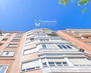 Exterior view of Attic to rent in  Madrid Capital  with Air Conditioner, Heating and Parquet flooring
