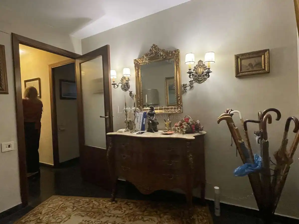 Flat for sale in Valencia  with Air Conditioner, Heating and Balcony