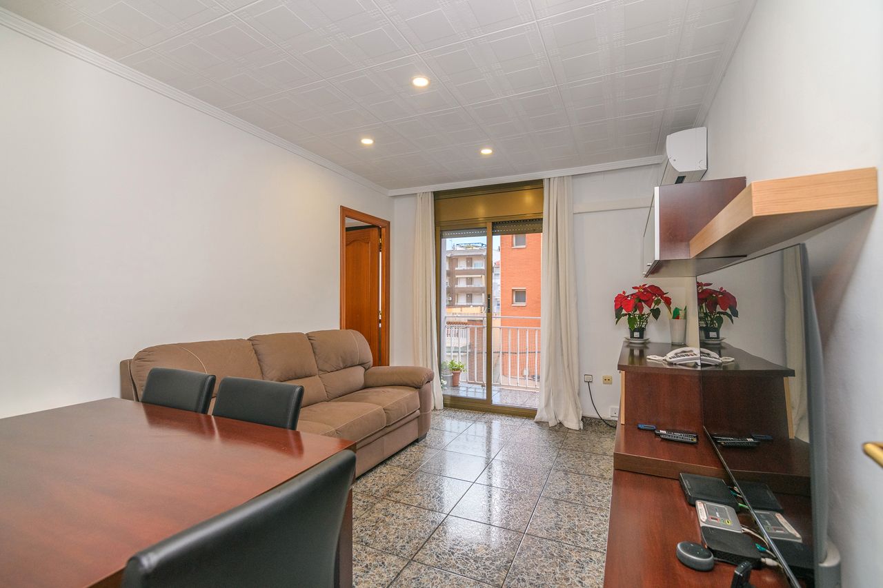 Living room of Flat for sale in Viladecans  with Air Conditioner, Heating and Balcony