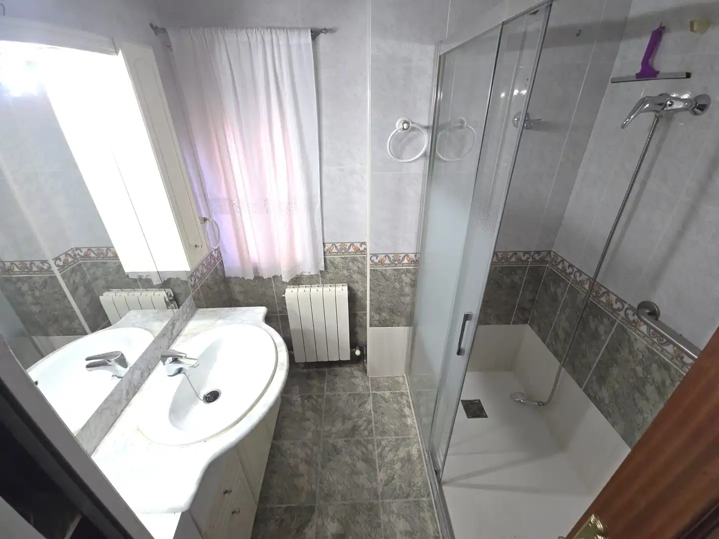 Bathroom of Flat for rent in Cáceres  with Air Conditioner, Heating and Terrace