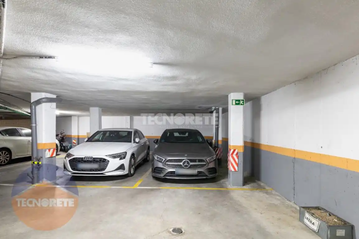 Parking de Piso en venta en Majadahonda con Aire acondicionado y Piscina comunitaria