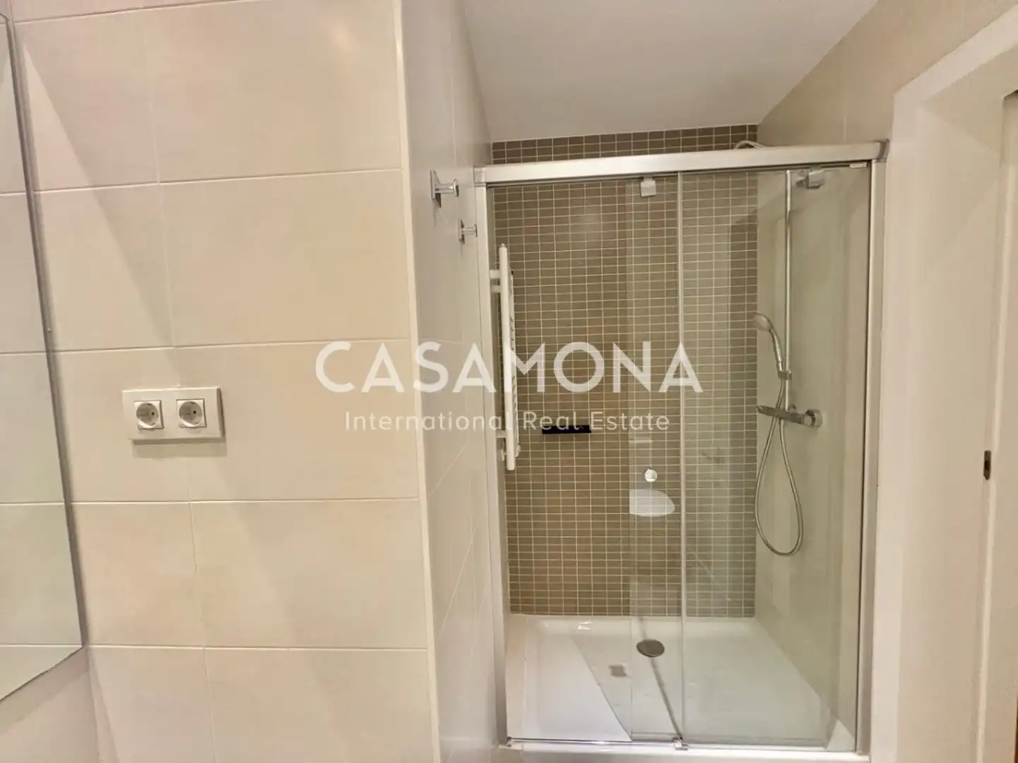 Bany de Apartament en venda en Barcelona amb Aire condicionat, Calefacció i Terrassa