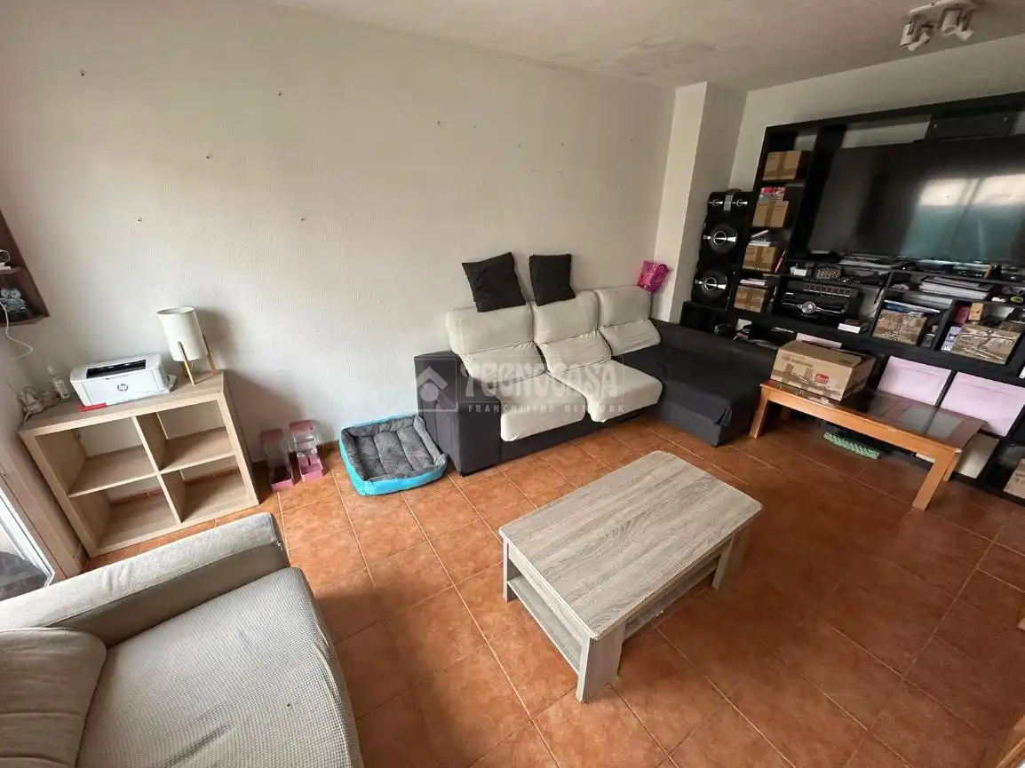 Wohnzimmer von Wohnung zum Verkauf in Meco mit Heizung