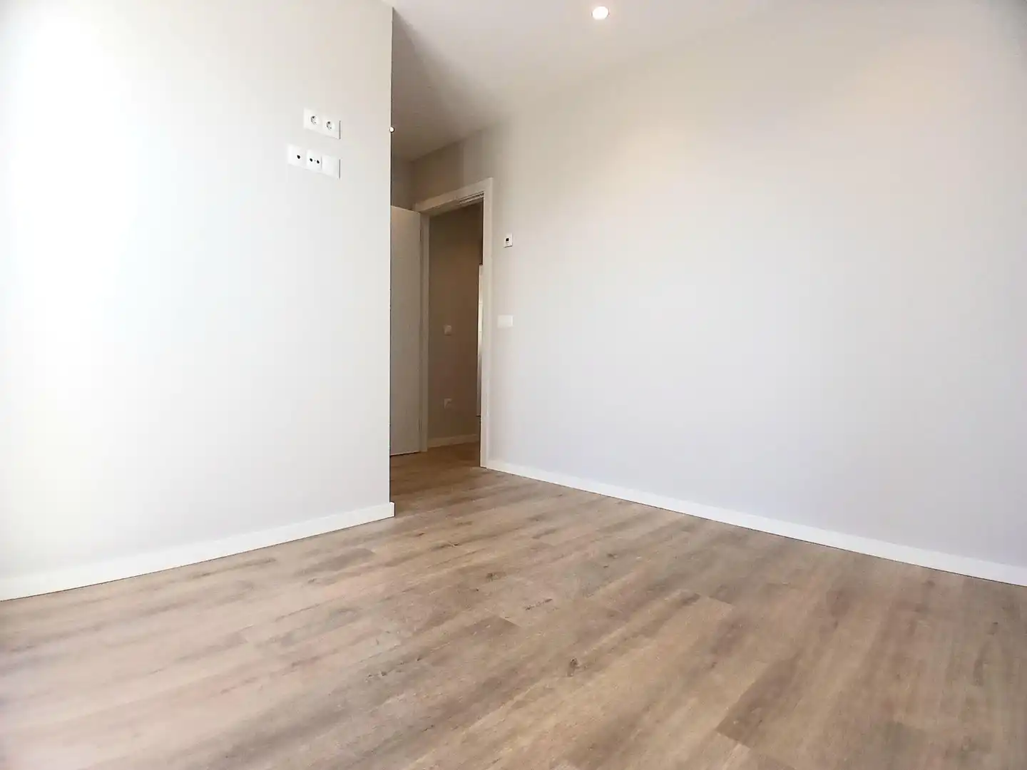 Schlafzimmer von Dachboden zur Miete in Oviedo  mit Heizung, Terrasse und Abstellraum