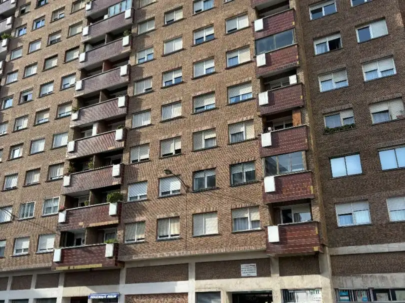 Vista exterior de Piso en venta en Deusto