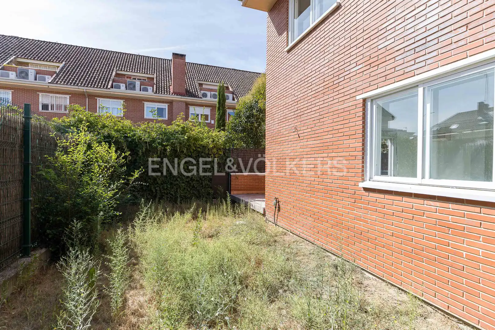 Vista exterior de Casa o xalet de lloguer en Madrid amb Aire condicionat, Calefacció i Jardí privat