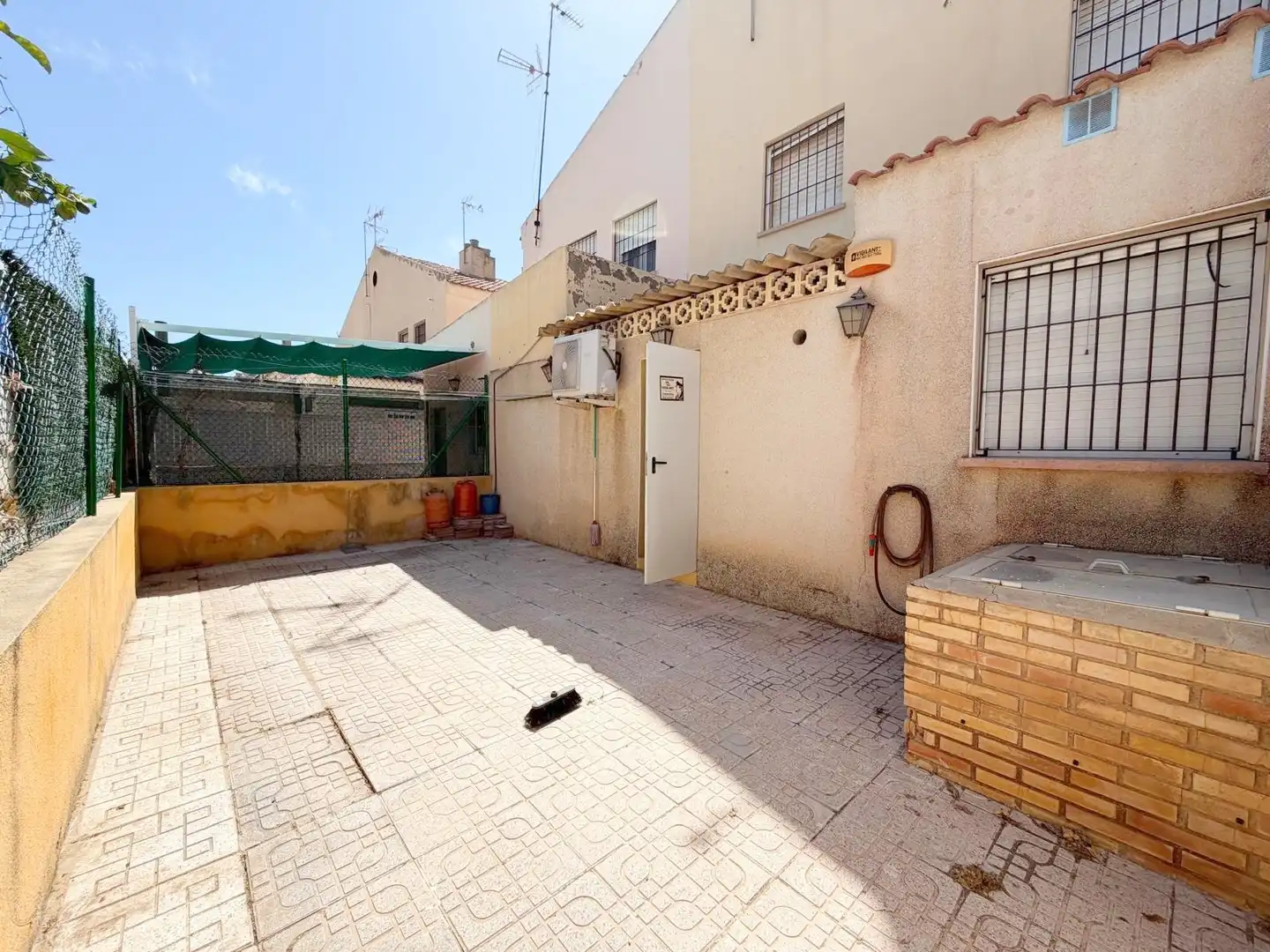Vista exterior de Casa o xalet en venda en Los Alcázares amb Aire condicionat, Terrassa i Moblat