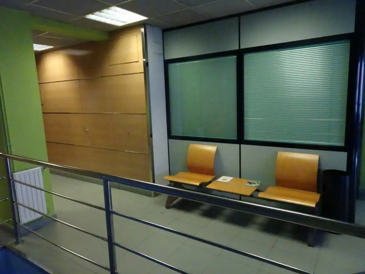 Büro zur Miete in Torrelavega  mit Klimaanlage, Abstellraum und Möbliert