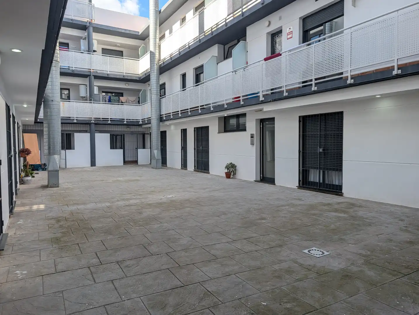 Außenansicht von Wohnung zum Verkauf in Gilet mit Terrasse und Ofen