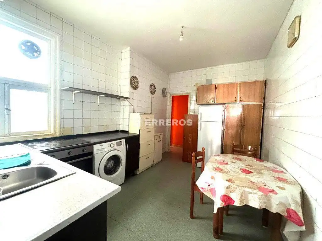 Cocina de Piso en venta en  Logroño con Calefacción, Parquet y Terraza