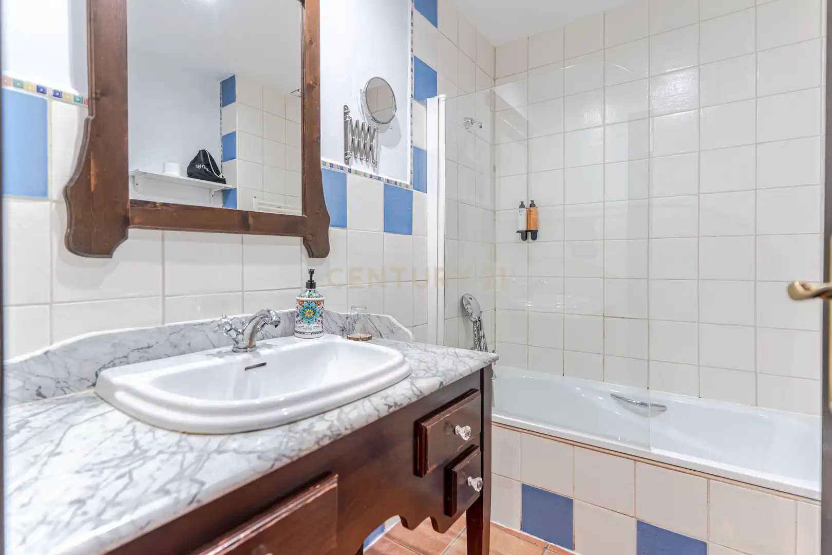 Baño de Edificio en venta en Cenes de la Vega con Piscina comunitaria