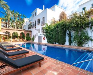 Piscina de Casa adosada en venda en Marbella amb Aire condicionat, Terrassa i Traster