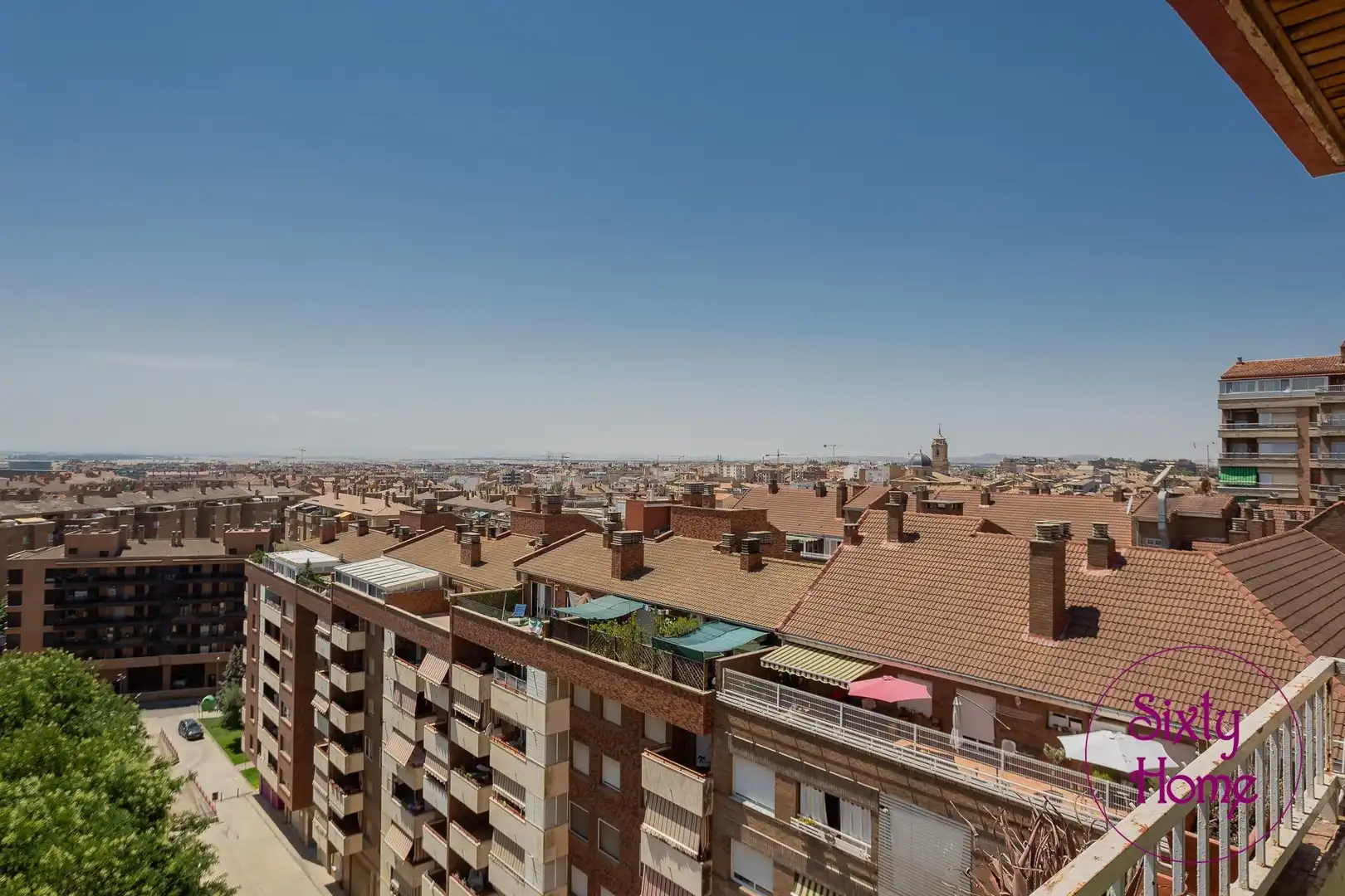 Vista exterior de Pis en venda en Huesca amb Calefacció, Terrassa i Moblat