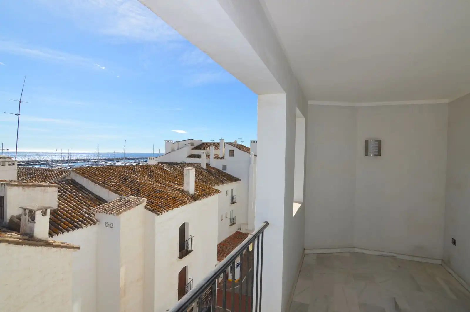 Habitación de Piso en venta en Marbella con Aire acondicionado, Terraza y Amueblado