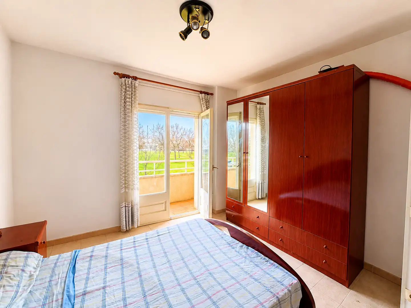 Dormitori de Apartament en venda en Roses amb Terrassa i Moblat